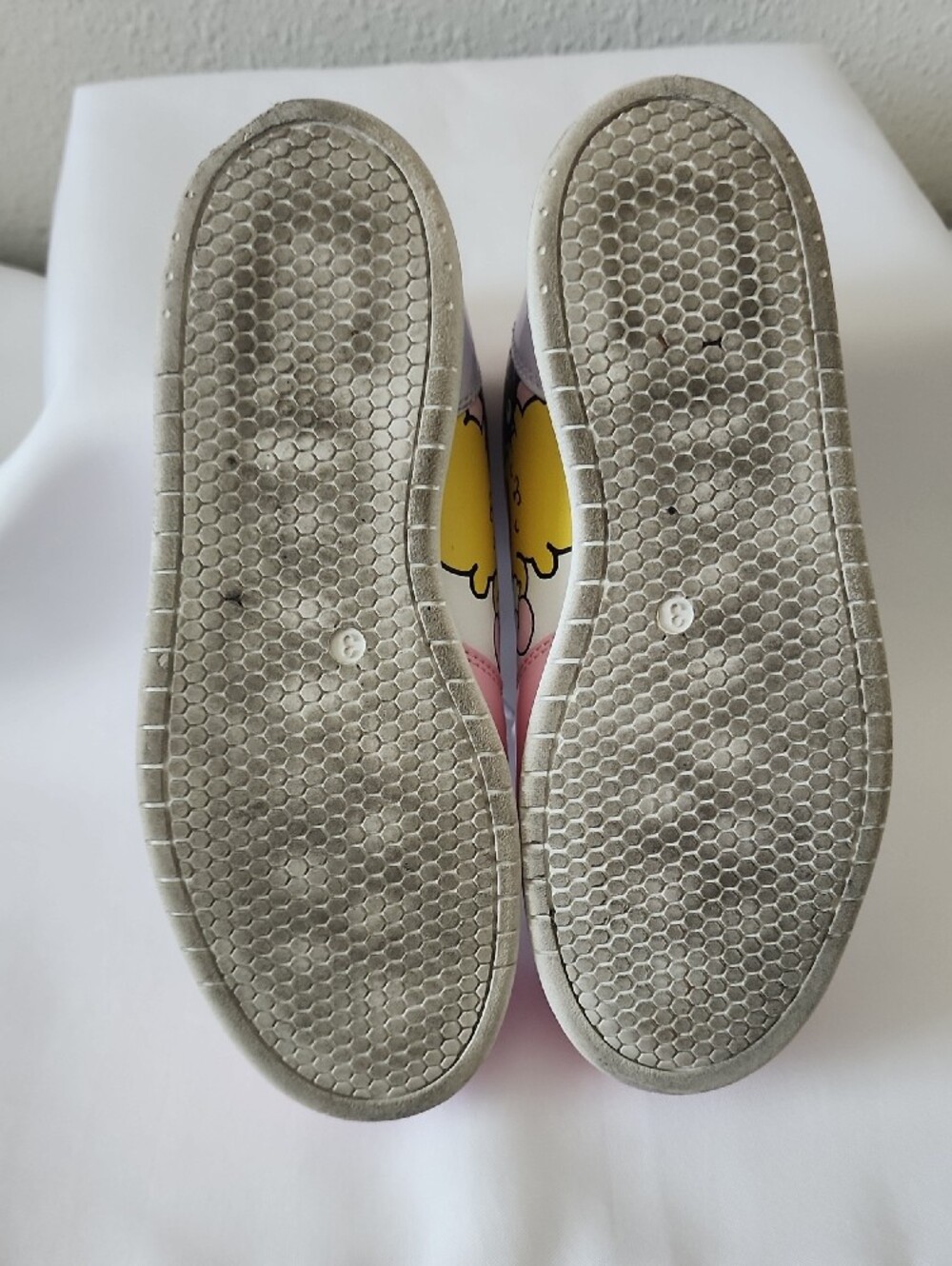 Hello Kitty Kids' Low-Top Sneakers in Pink and Lavender - Picture 4 of 5